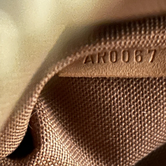 Authentic Louis Vuitton Monogram Rivet Bag. - Picture 7 of 14